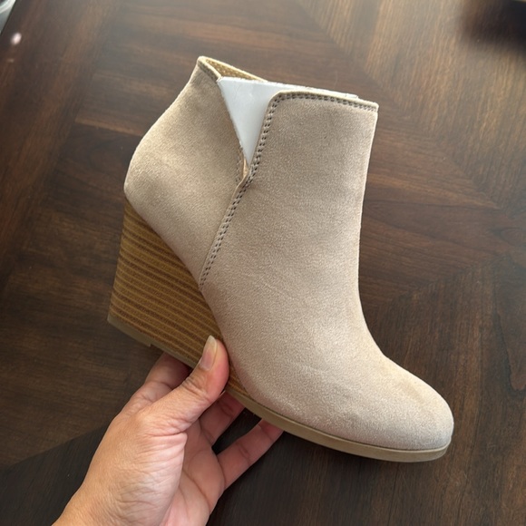 CLEARANCE Faux Suede Clay Ankle Wedge Booties size 6 - Picture 4 of 4